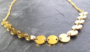 Chain of platelets in gold