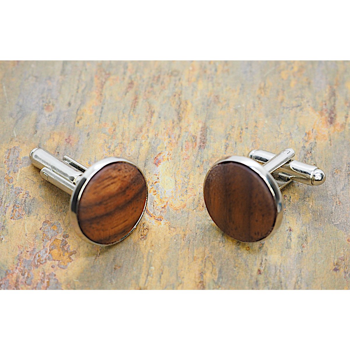 Elegante runde Manschettenknöpfe aus echtem Walnuss Nussbaum Durchmesser ca. 18 mm, abgerundete Einlage mit toller Maserung