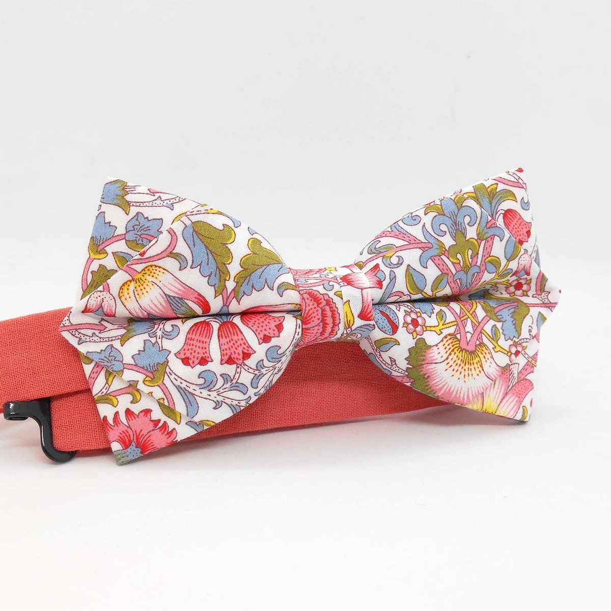 Liberty Lodden Corail Papillon knot by Herrera Valera