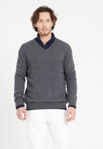 LUKE 11 Charcoal gray cashmere V-neck sweater