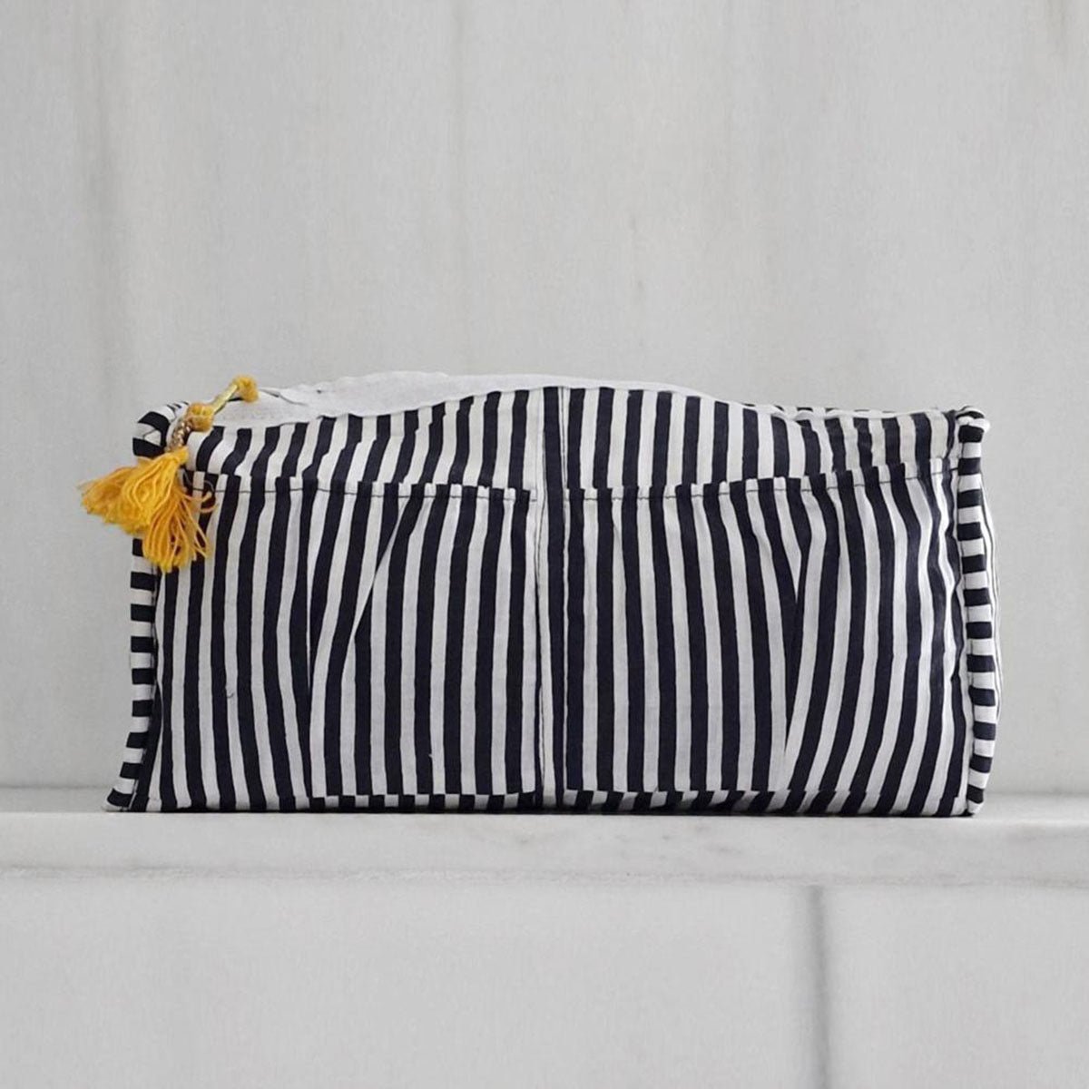 håndlavet kosmetiktaske "BLACK IKAT"