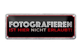 Targa in metallo nota 27x10 cm. Qui non è consentita la fotografia. Targa decorativa