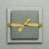 Nachhaltiges Weihnachtsgeschenkpapier grün, Geschenkpapier Tannenzweige in mint und grün - doppelseitiges Geschenkpapier aus 100% Recyclingpapier