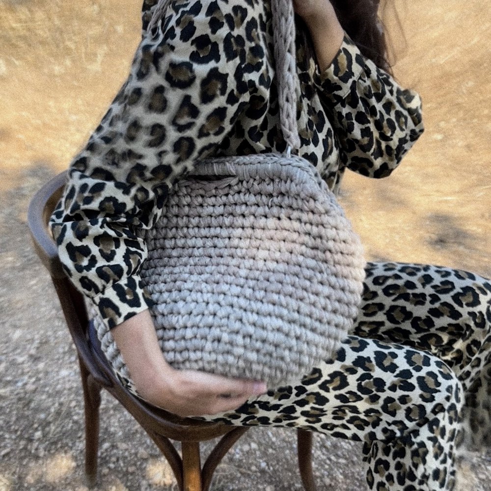 “Sassolino” handcrafted shoulder bag with waterproof pouch beige + crème