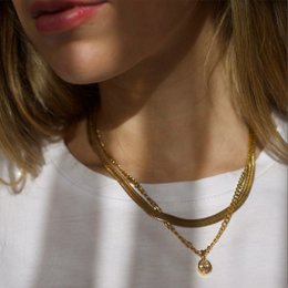 Levka - Oval Crystal Pendant Necklace