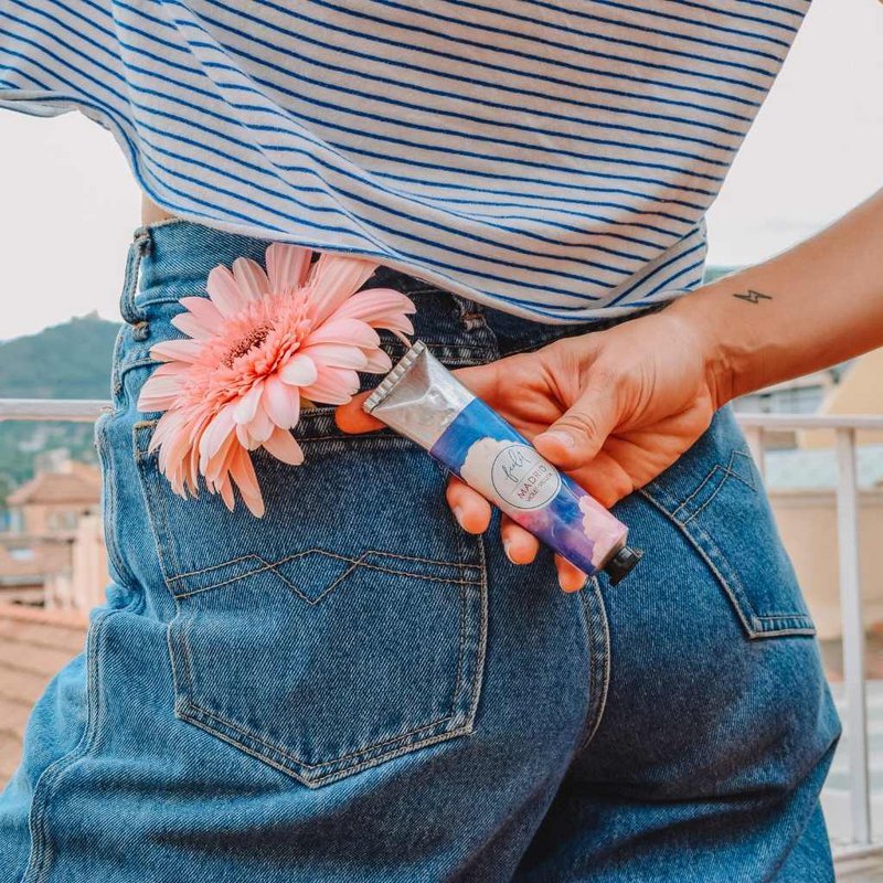 Crema mani naturale. Fragranza alla violetta. Collezione Madrid