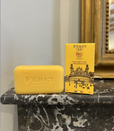 Honey-scented soap bar, 125g, made with natural ingredients.