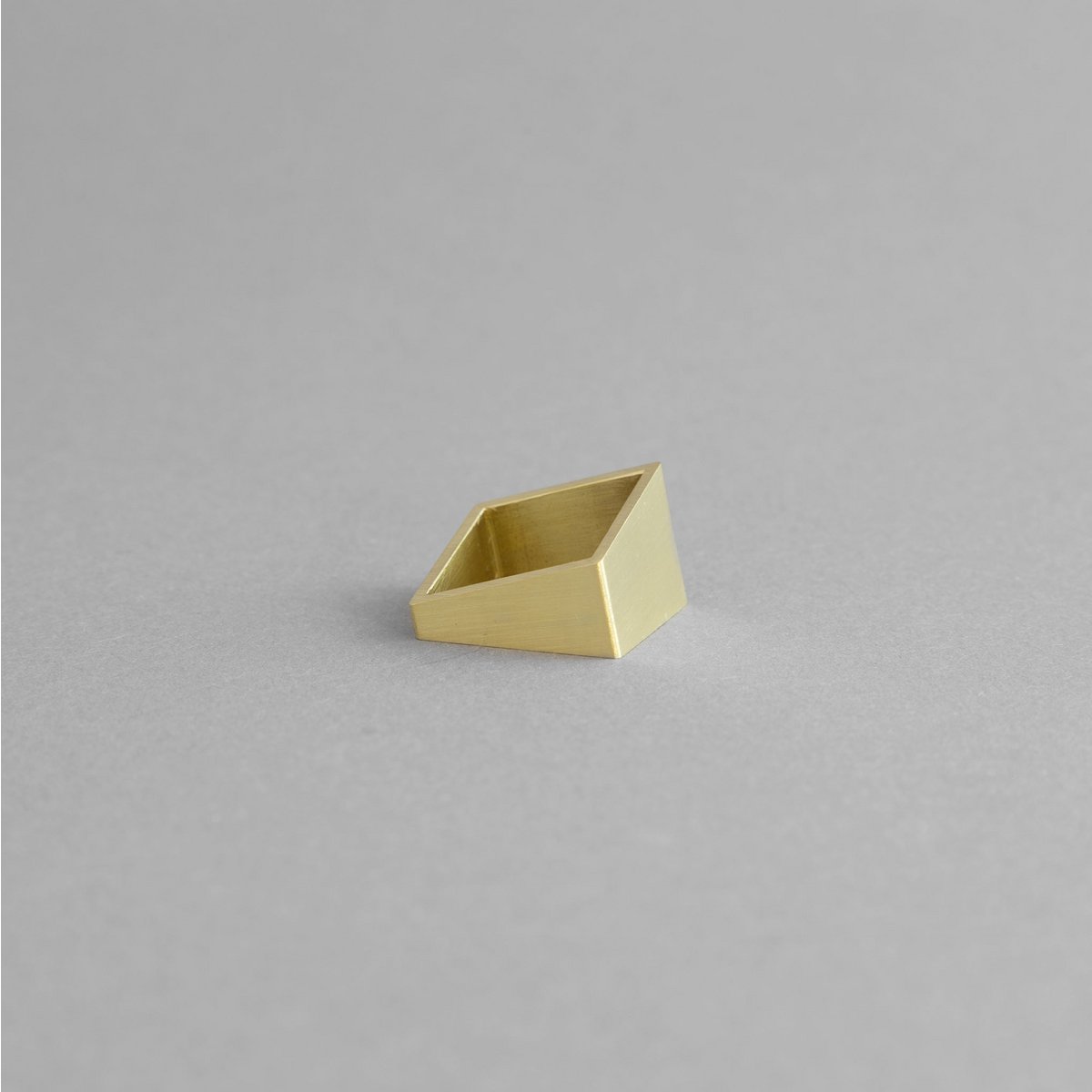 BRASS SQUARE RING