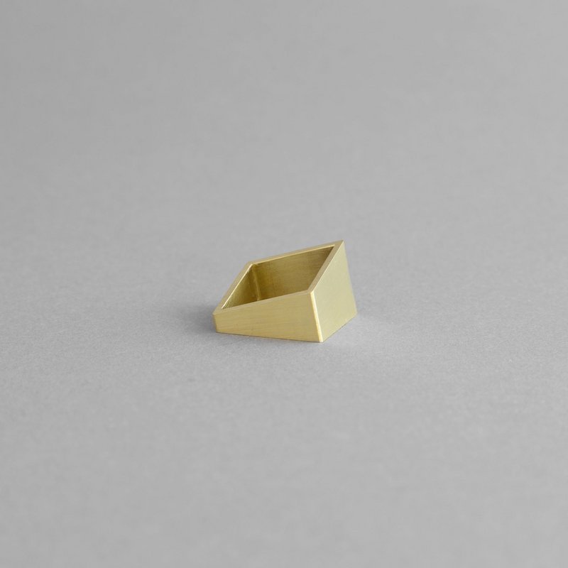 ANELLO QUADRATO IN OTTONE