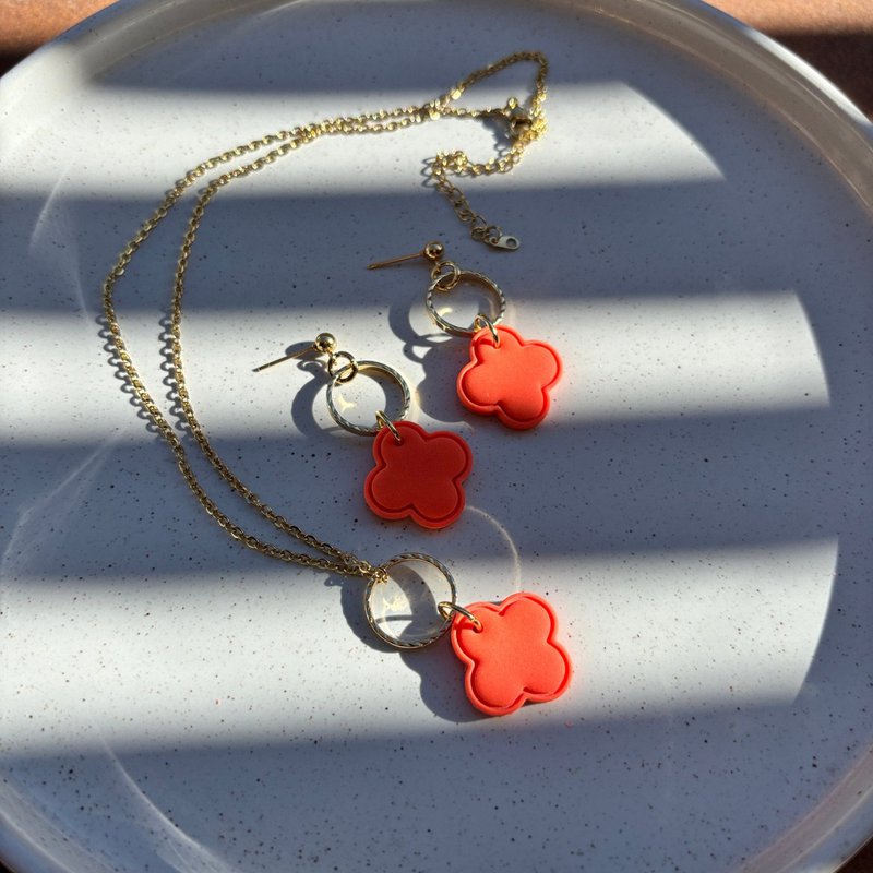 Citrus Clover Necklace – Orange Four-Leaf Clover Necklace