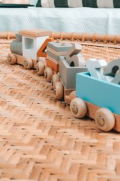 KIAN Family: Wooden locomotive with building blocks