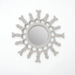Sunburst træspejl med metallisk finish – Sculptural Wall Accent