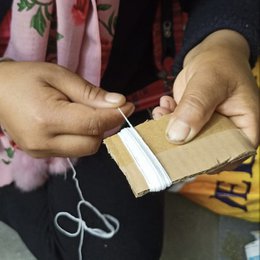 Llavera luna -leena boras marrón - encanto de la bolsa - algodón orgánico - hecho a mano en nepal - percha de la bolsa