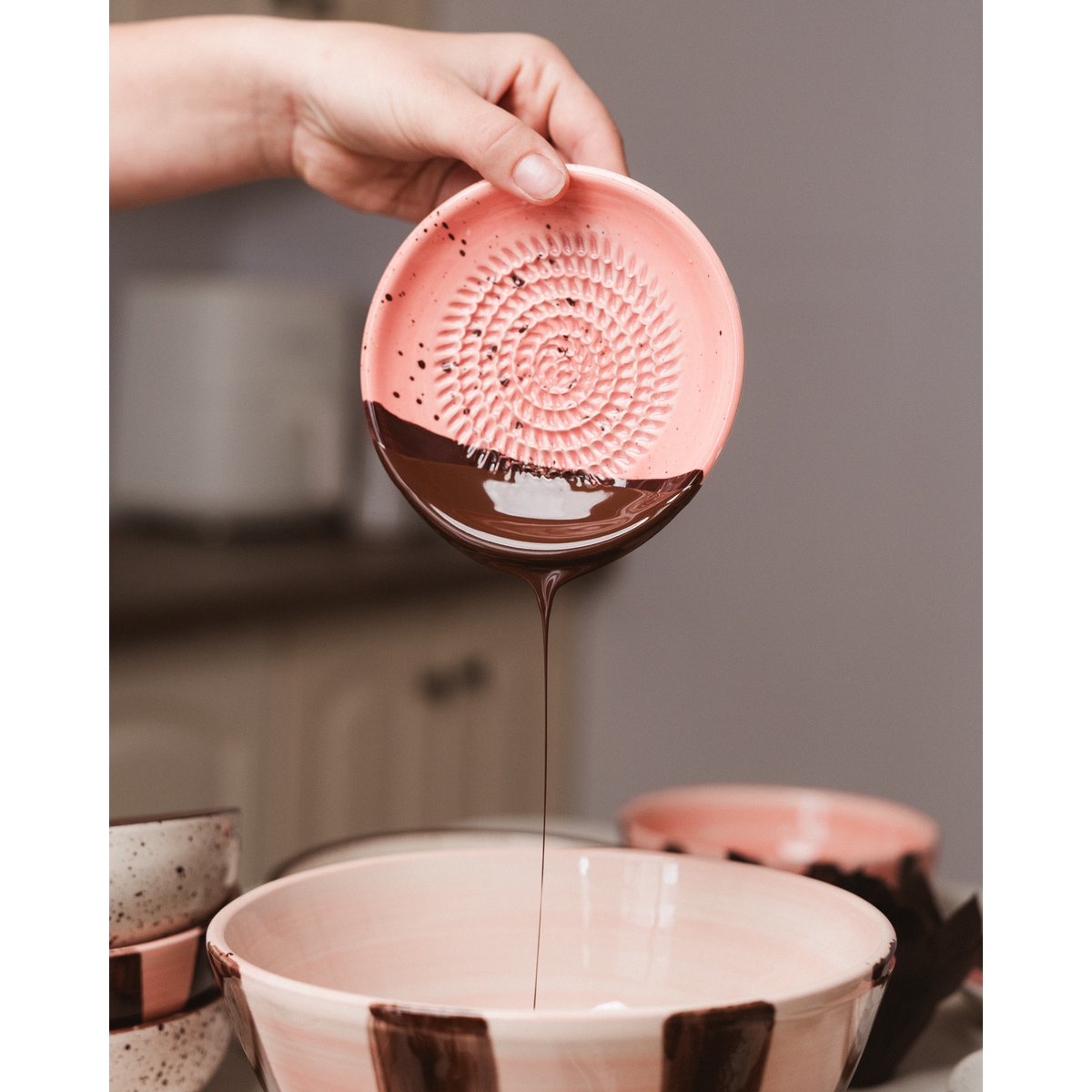 Small Ceramic Garlic Grater Plate – Ideal for Gifting / CHOCOLATE