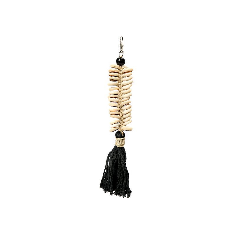 De Macrame Fishbone sleutelhanger - zwart
