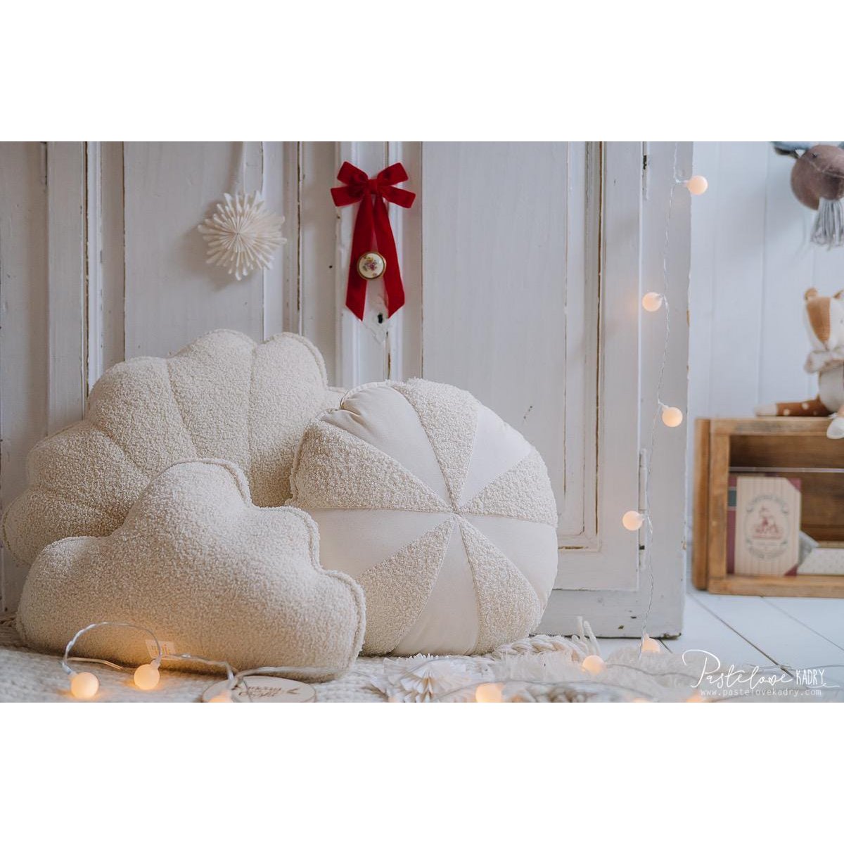Soffice cuscino a conchiglia Boucle "orsacchiotto bianco"