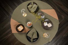 Linen table runner Moss