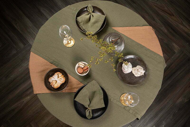 Linen table runner Moss