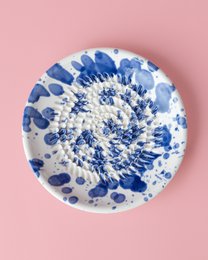  A round, multi-functional grater in a blue and white speckled pattern. The grater is available in small, medium, and large sizes, with and without packaging.
