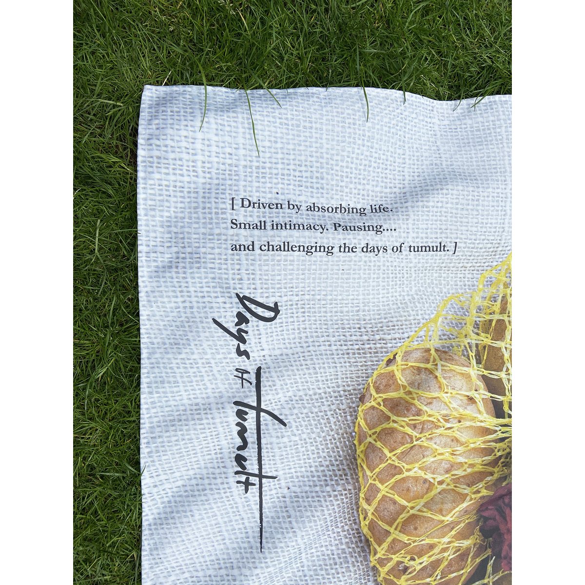 Devoted Passion - 140x180cm picnic plaid + tote bag
