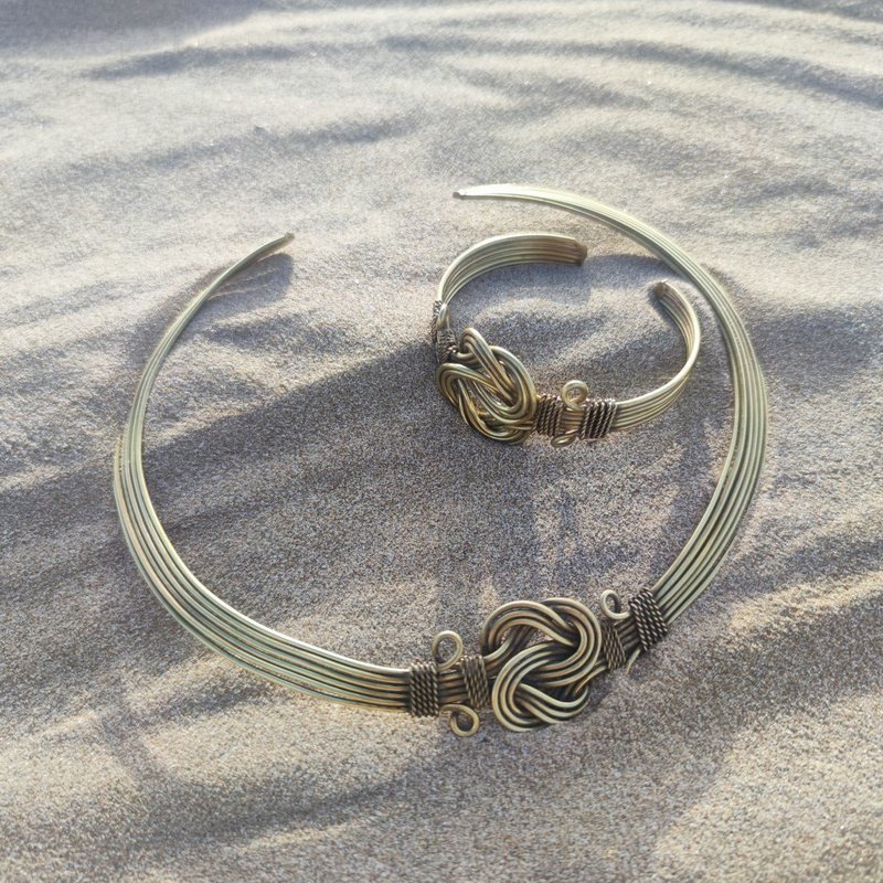 Valencia Bangle Gold (adjustable size)