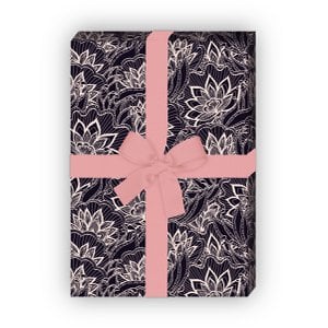 4 small sheets: Great flower wrapping paper with a lace look