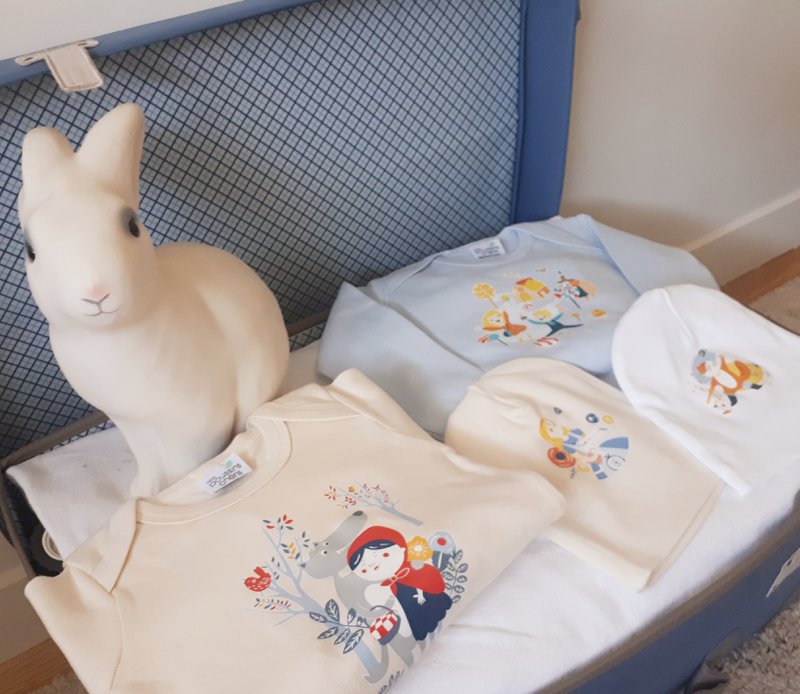 Hans og Gretel lyseblå pyjamas 100% OEKO-TEX certificeret økologisk bomuld