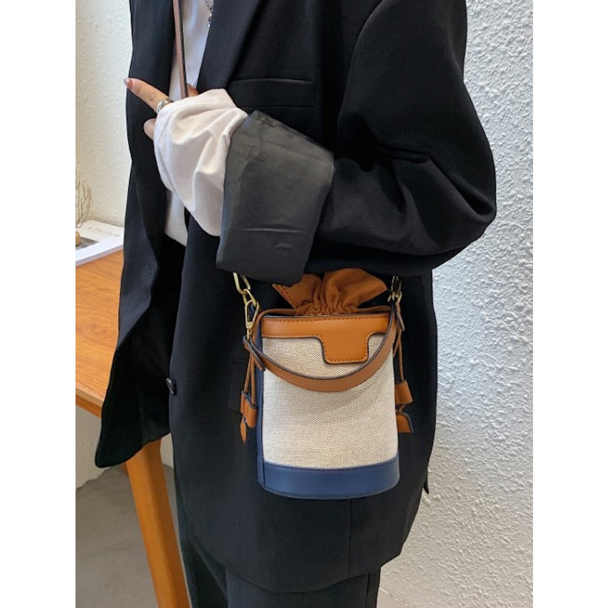 AnBeck Small Bucket Crossbody-håndtaske (2 farvemuligheder)