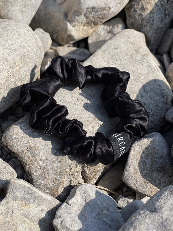 SU SILK SCRUNCHIE small