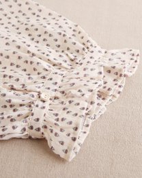 Blomsterbluse til piger med tekstur og sløjfe ved halsen P79-11604155