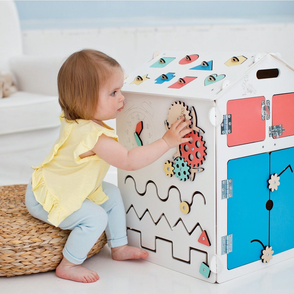 Casita de juegos sensorial BusyBoard - Blanco