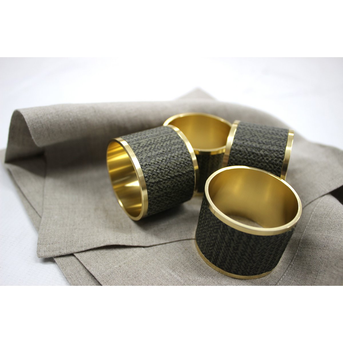 Rings de servilleta 4-er set de latón de cuero sintético de latón estampado