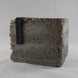 Raw Concrete Design bordlampe industriel cement flere farver