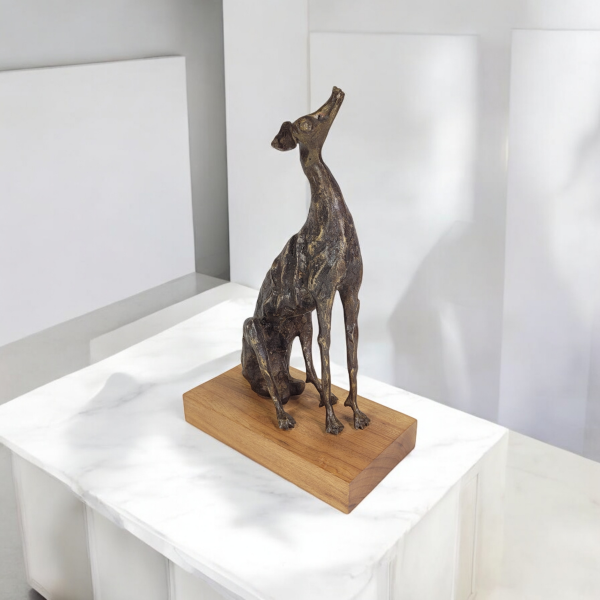 Skulpture de bronce "Legvrer" (2024) Windhat Greyhound por Bourima | Uniiat
