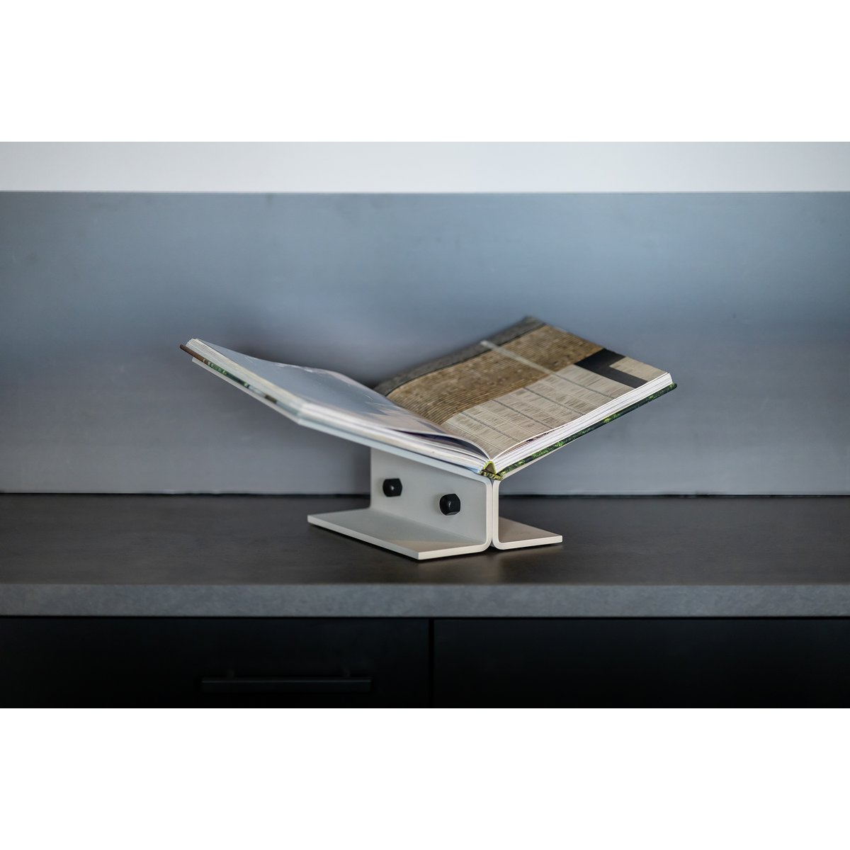 Y-Bookstand - schuin hoog - poedercoat