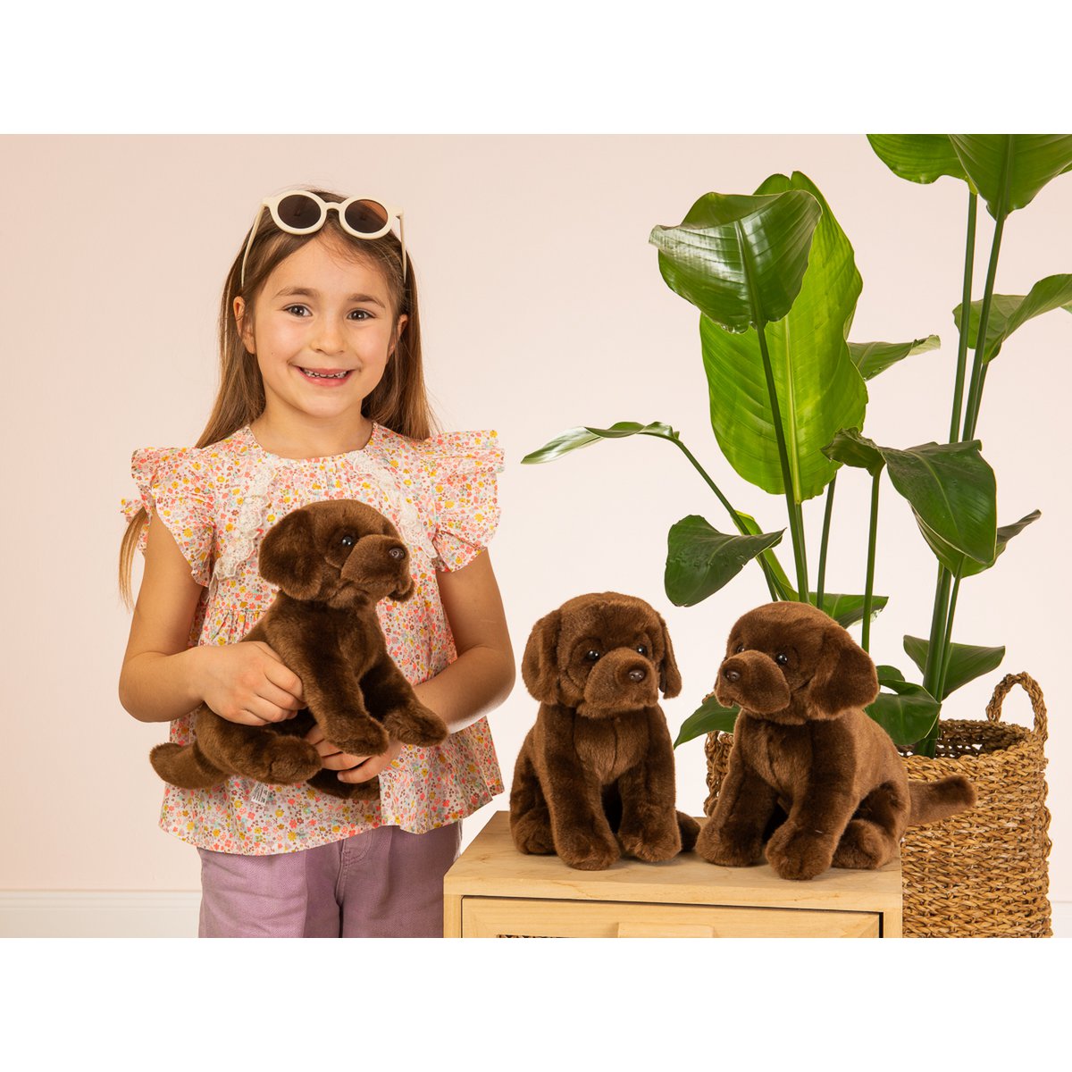 Labrador sitting dark brown 25 cm - plush toy - stuffed animal