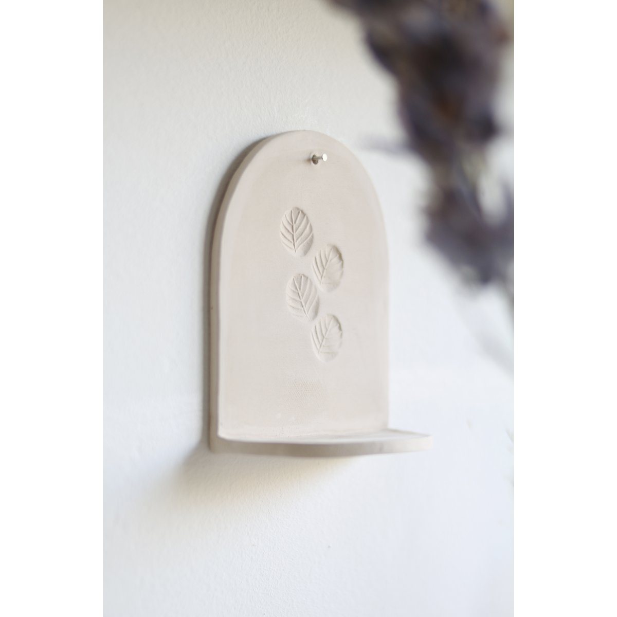Ceramiczny wieszak ścienny ze świecą
