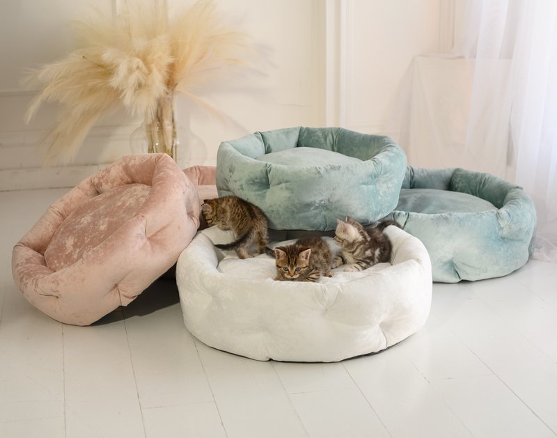 Marshmallow Luxury Hundeseng – Ultra-blødt plys, håndlavet i Europa, hunde og katte, 3 farver