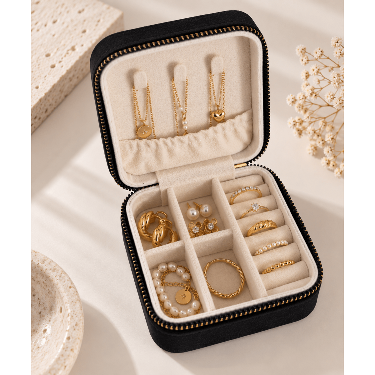 Fox - Velvet Jewelery Box with Jewel Brooch