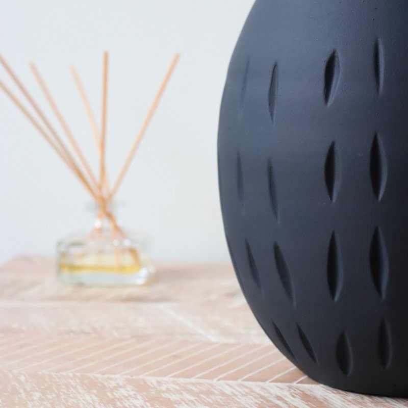 The arcila vase - matt black