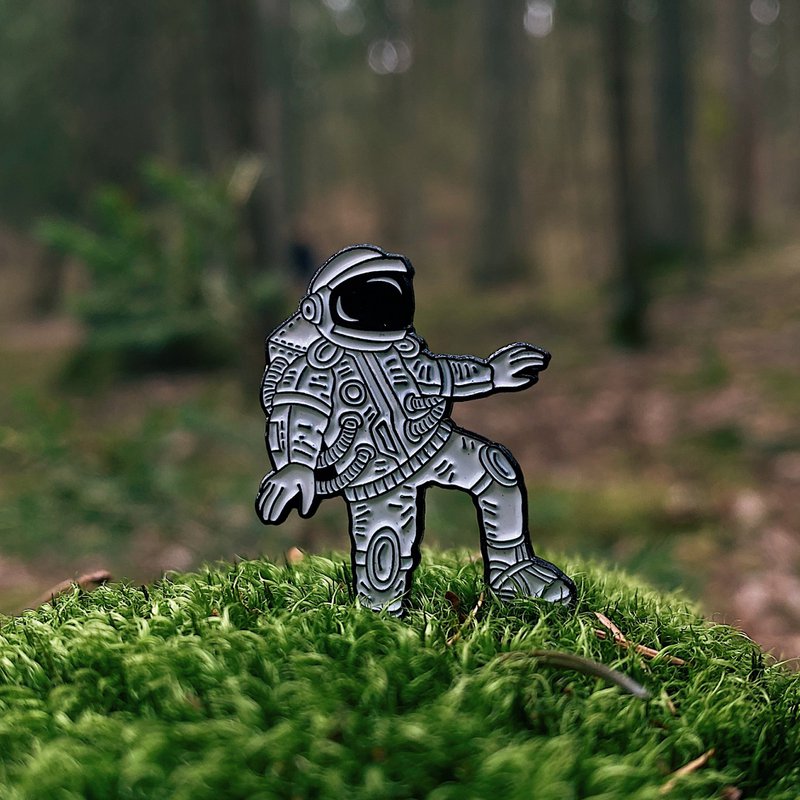 Email Pin "Astronaut"