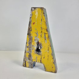 Lettera "A" realizzata con barili di petrolio riciclati | 22 o 50 cm| colori differenti