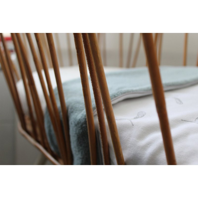 Crib blanket propeller- teddy light green