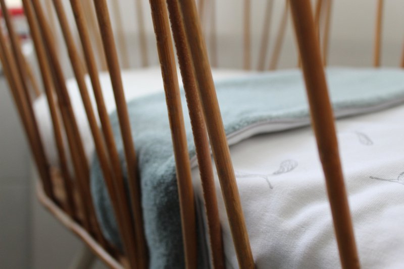 Crib blanket propeller- teddy light green
