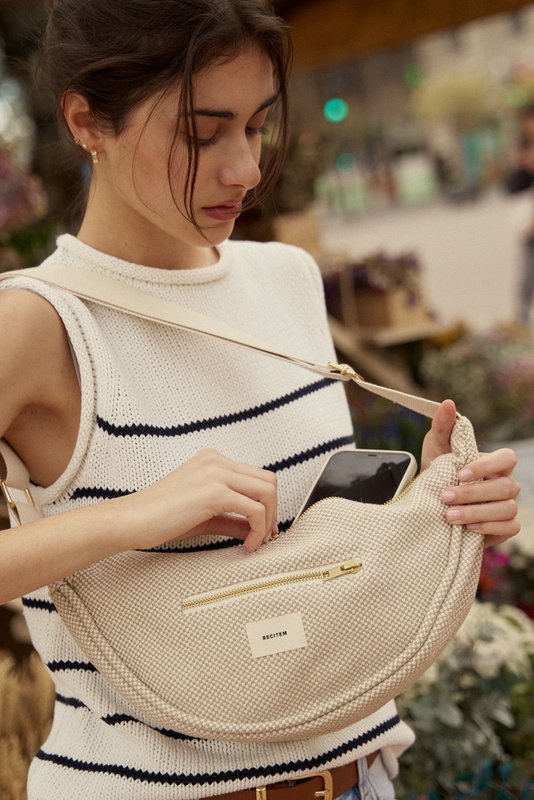 Elio half-moon bag