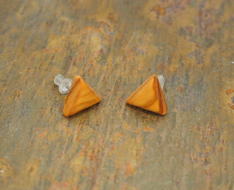 Boucles d'oreilles clous triangle 12 mm en véritable bois d'olivier naturellement maîtrisé, design arrondi élégant, beau grain marron