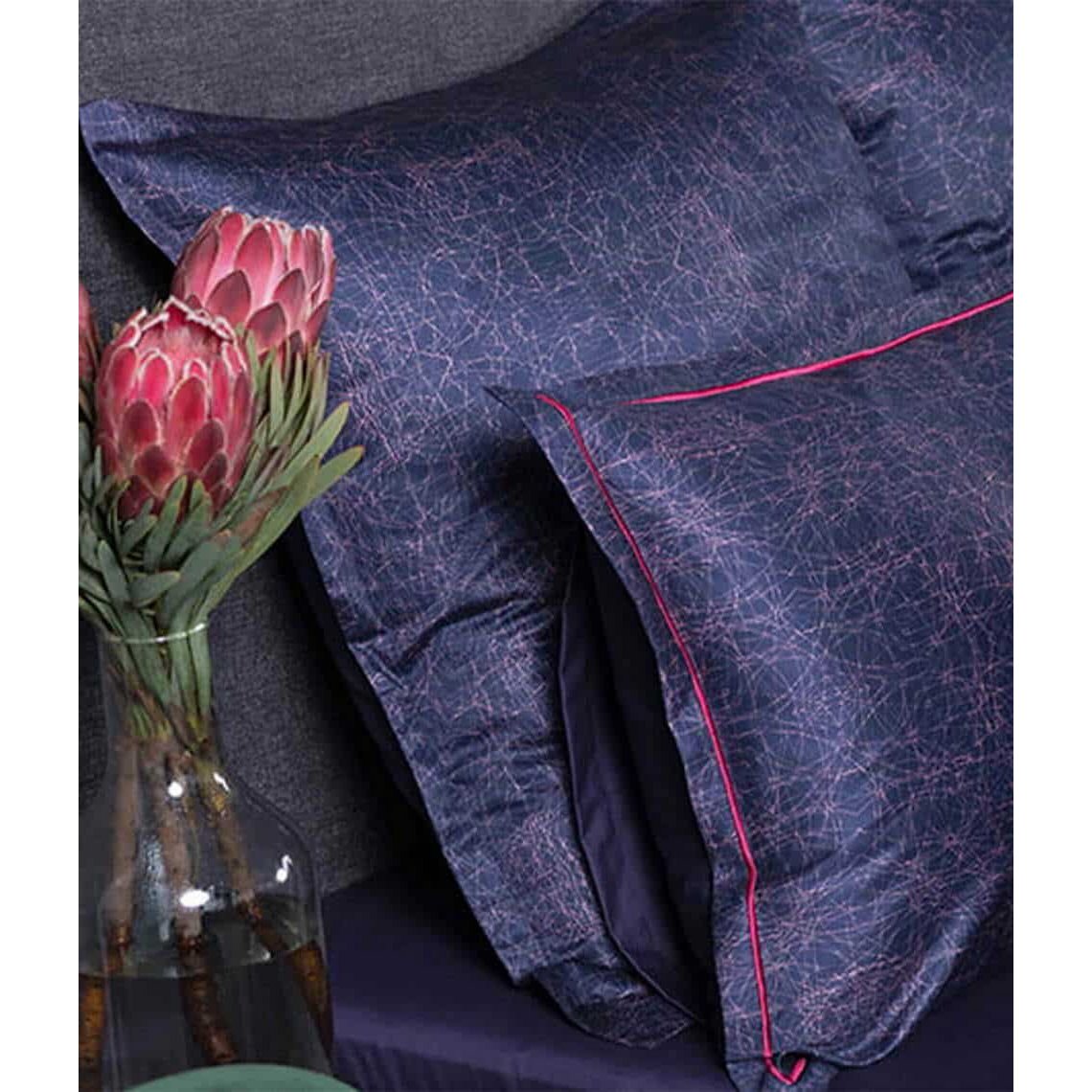 Massives, gummifreies Satinlaken in Indigo