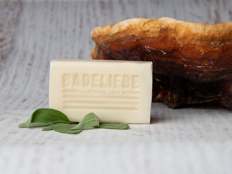 BADELIEBE - Hartseife Zunderschwamm mit Kamille und Salbei