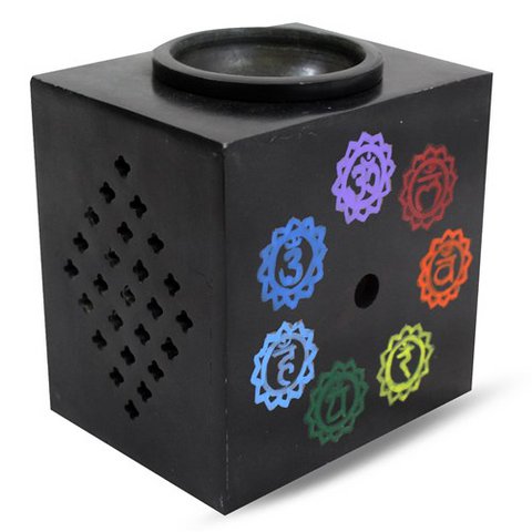 Chakra-Farben auf schwarzem Speckstein-Aromabrenner