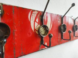 Appendiabiti 5 ganci realizzati da fusti di petrolio riciclato upcycling | colori differenti